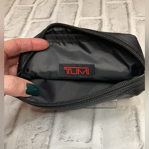 Tumi Delta Nylon Small Travel Bag - Picture 4 of 9